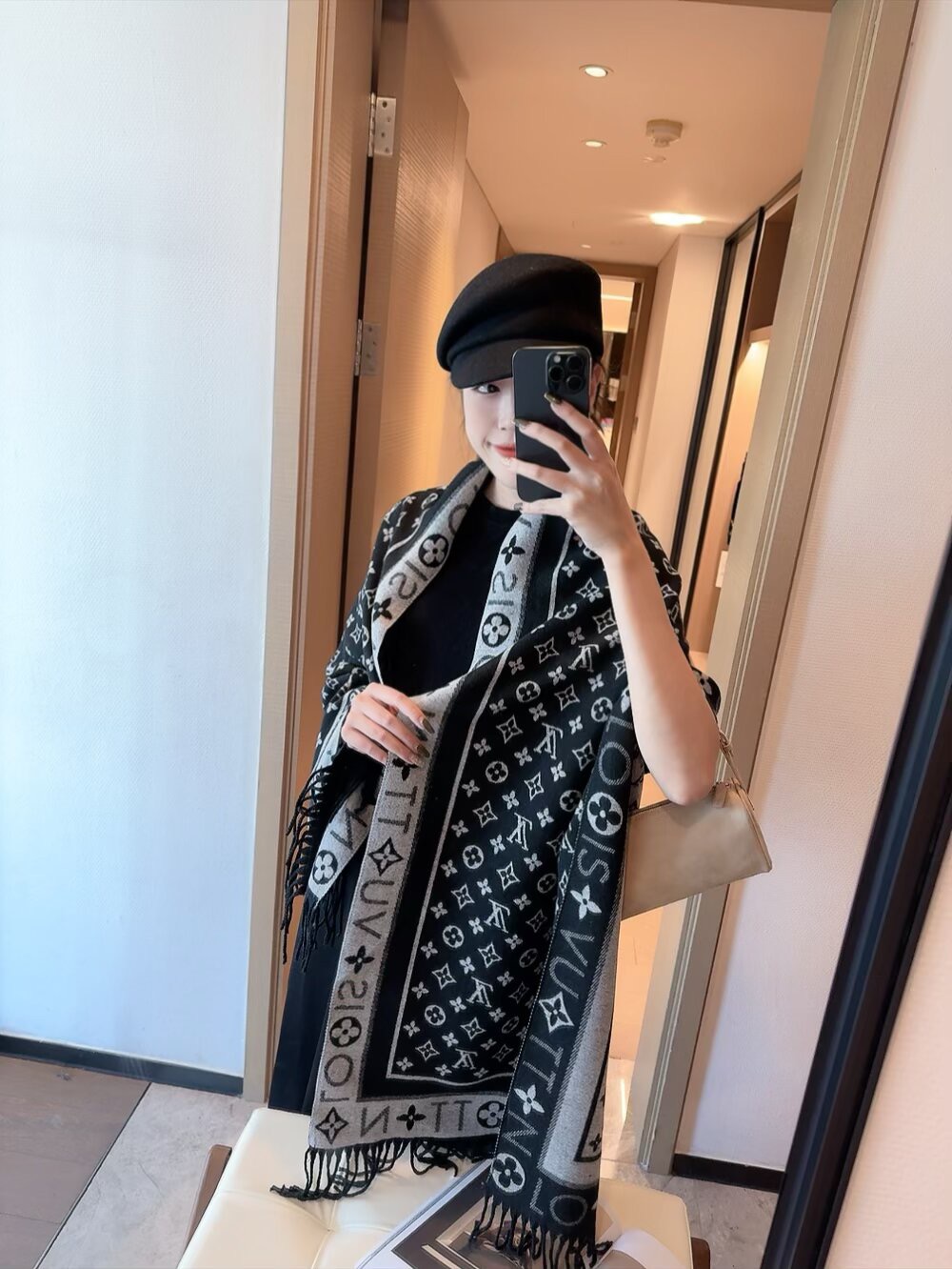 Louis Vuitton LV  Classic Two-Tone Scarf - KAIROO