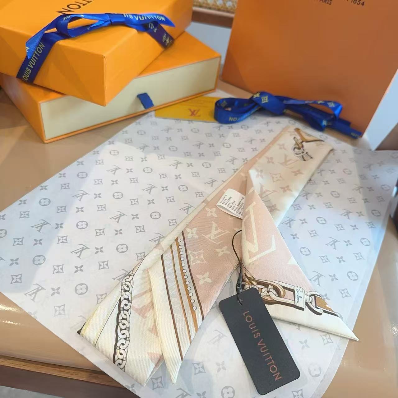 Louis Vuitton LV  Scarf / Bandeau - KAIROO