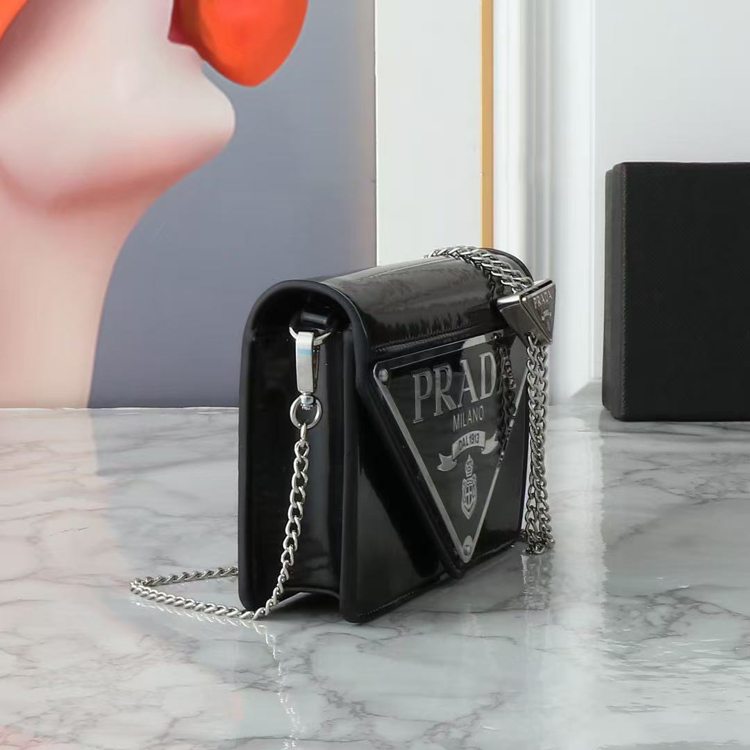 Prada Giant-Plaq Spazzolato Leather Flap Chain-Strap Crossbody /10A - KAIROO