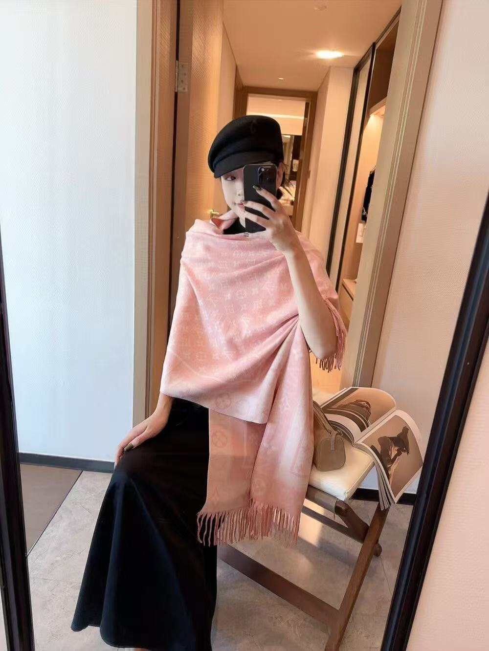 Louis Vuitton LV  Classic Two-Tone Scarf - KAIROO