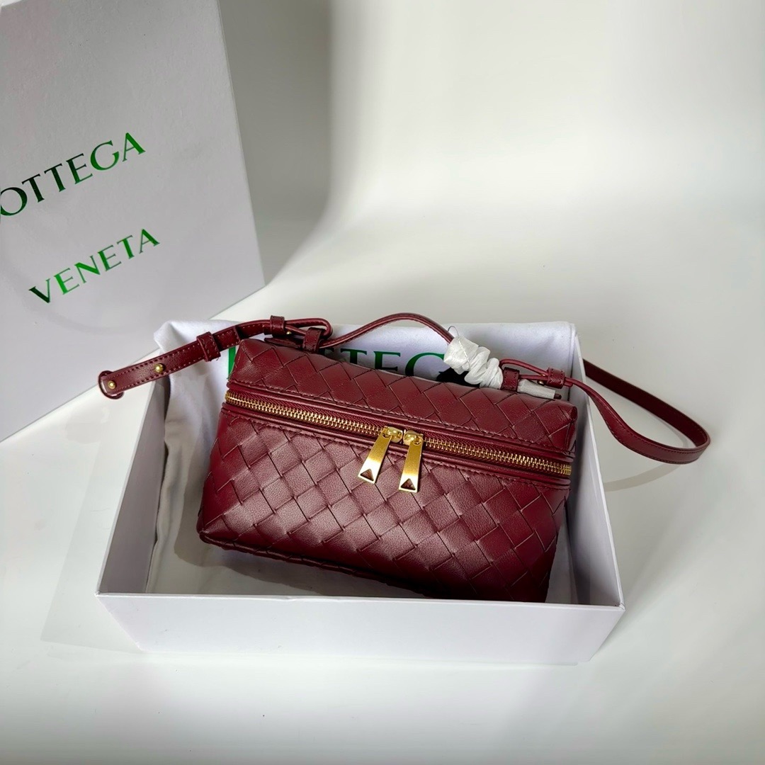 Bottega Veneta Intrecciato Vanity Case - KAIROO