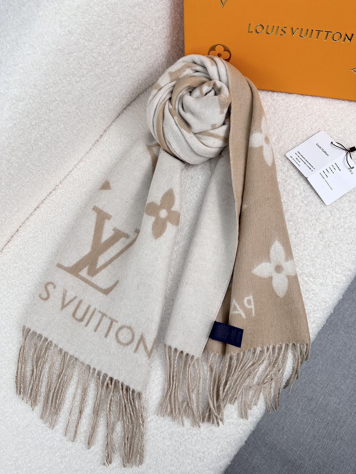 Louis Vuitton LV  Reykjavik Scarf - KAIROO