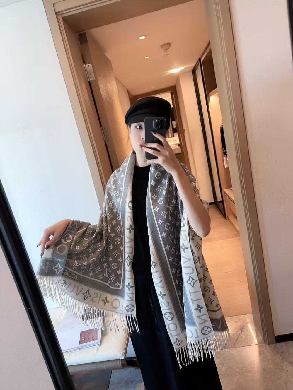 Louis Vuitton LV  Classic Scarf - KAIROO