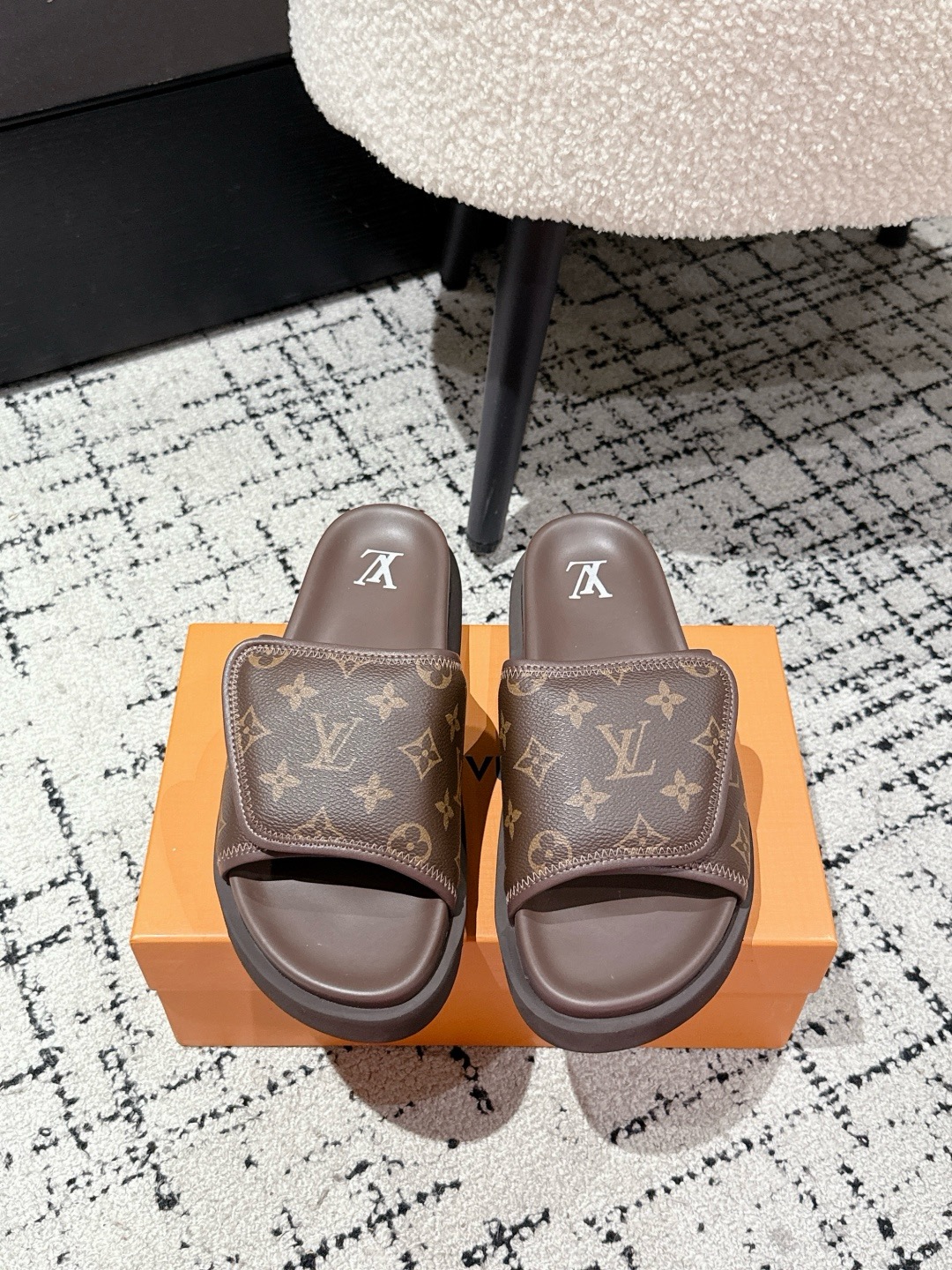 Louis Vuitton LV  Pool Pillow Flat Comfort Mules - KAIROO