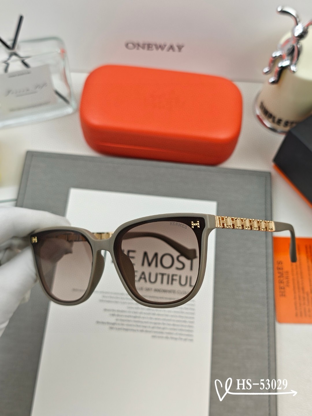 Hermes Chain Detail Square Polarized Sunglasses with Chain Detail - KAIROO