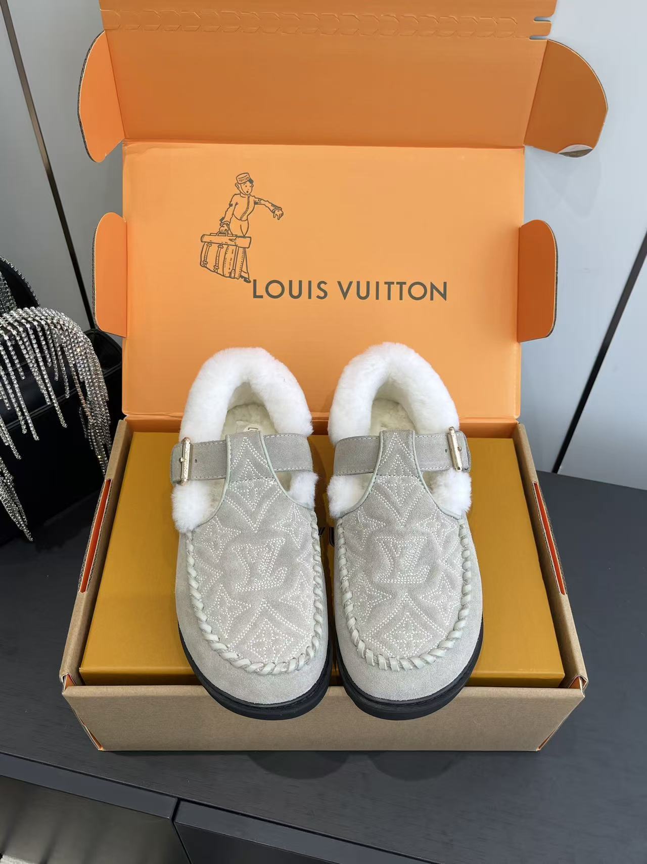 Louis Vuitton LV Cosy Flat Comfort Shearling-Lined Mules - KAIROO