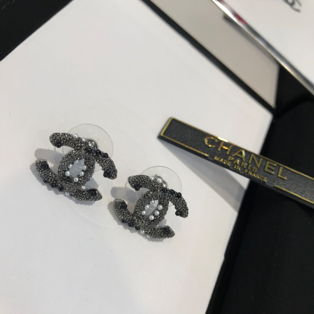 Chanel CC Crystal & Pearl Stud Earrings (Ruthenium-Tone) - KAIROO