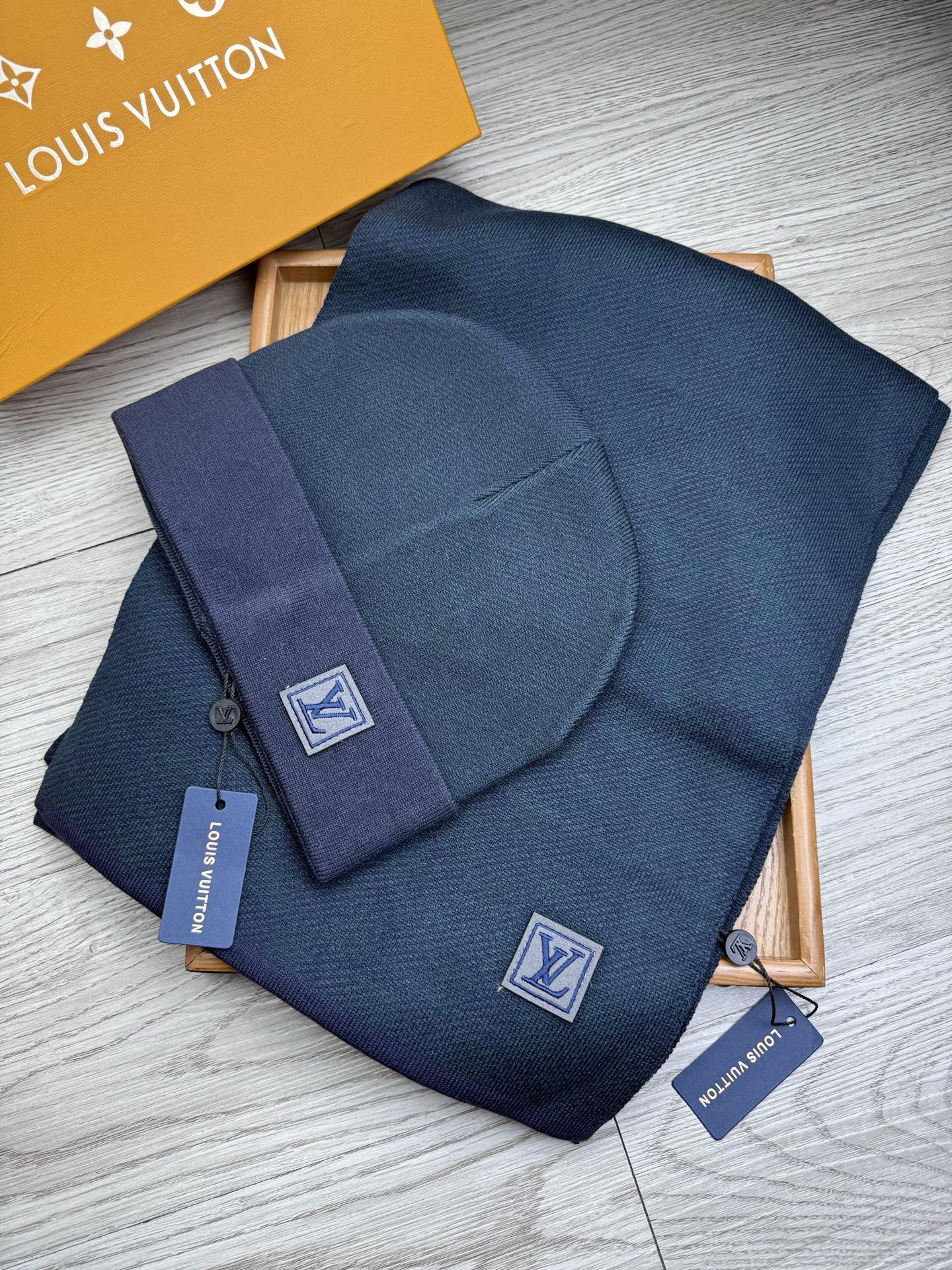 Louis Vuitton LV  Petit Damier Scarf and Beanie Set - KAIROO