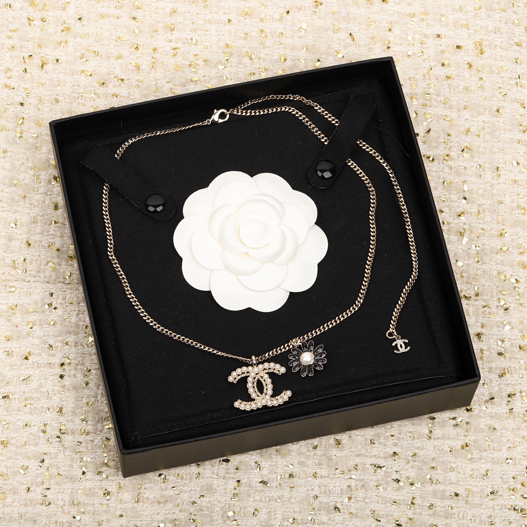 Chanel Pearl CC Daisy Collection Necklace - KAIROO
