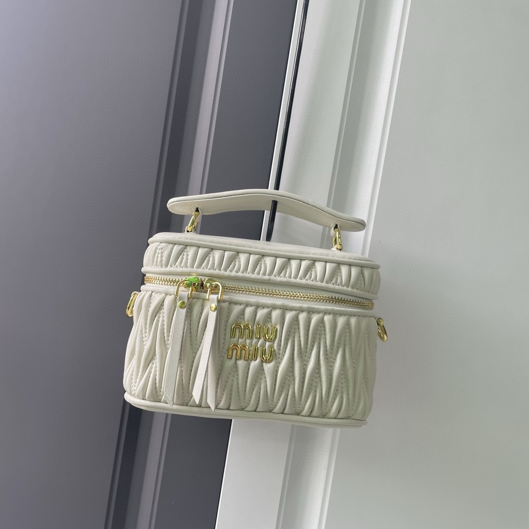 Miu Miu Oval Box Matelassé Leather Metal-Logo Cosmetic Handle Bag - KAIROO