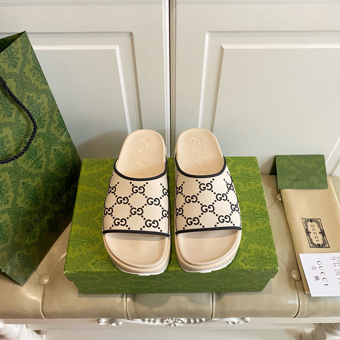 GUCCI GG Canvas Print Interlocking G Platform Rubber Slide Sandal - KAIROO