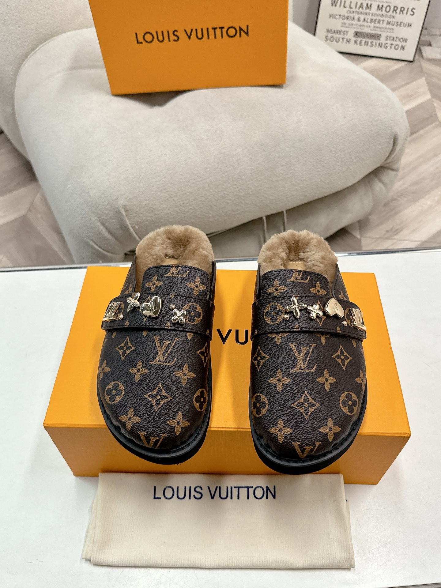 Louis Vuitton LV  Cozy Shearling Mules - KAIROO