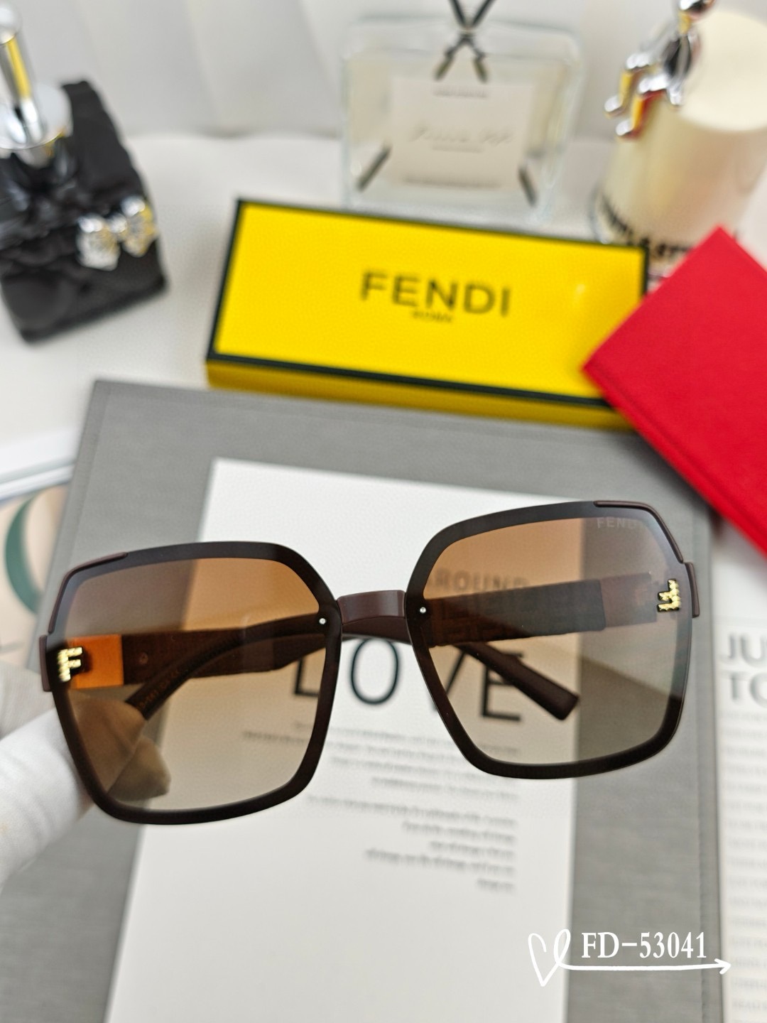 Fendi Polaroid Resin Oversized FF Logo Polarized Sunglasses - KAIROO