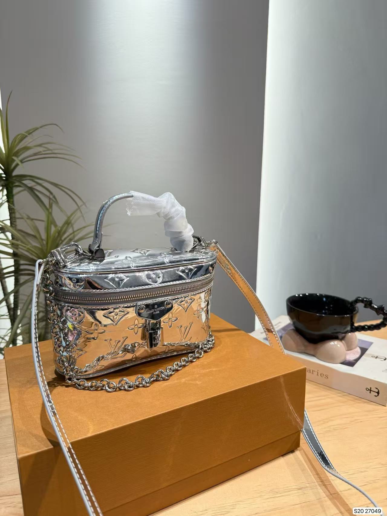 Louis Vuitton LV  Silver Vanity Bag - KAIROO