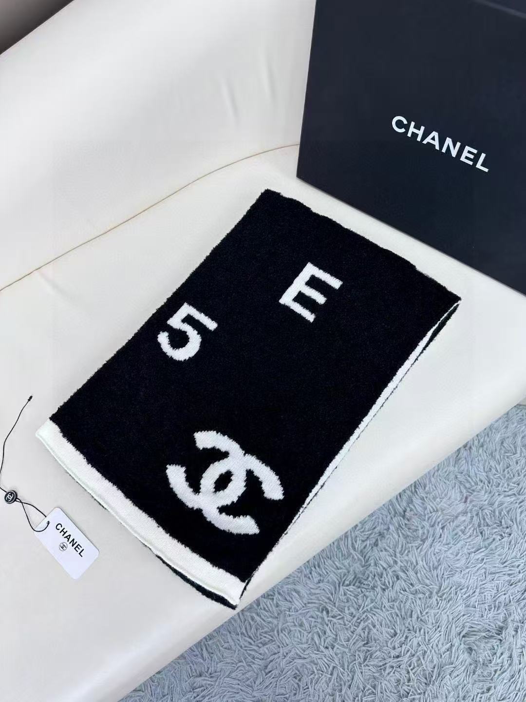 Chanel No.5 & CC Logo Reversible Knit Scarf - KAIROO