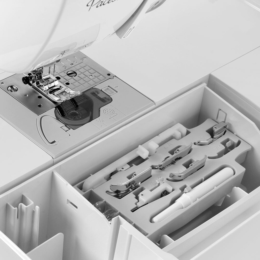 Bro Innov-&iacute;s Pacesetter PS500 Computerized Sewing Machine / Optional Distin Starter Sewing Package