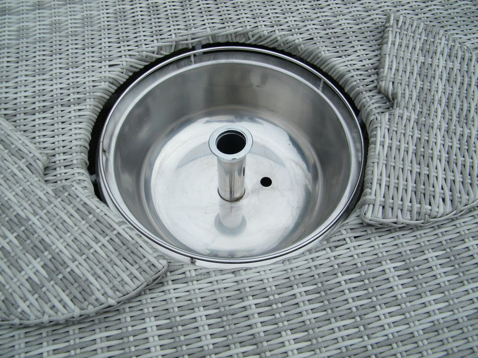 Stunning Maze Rattan 6 Seater Dining Set with Ice Bucket