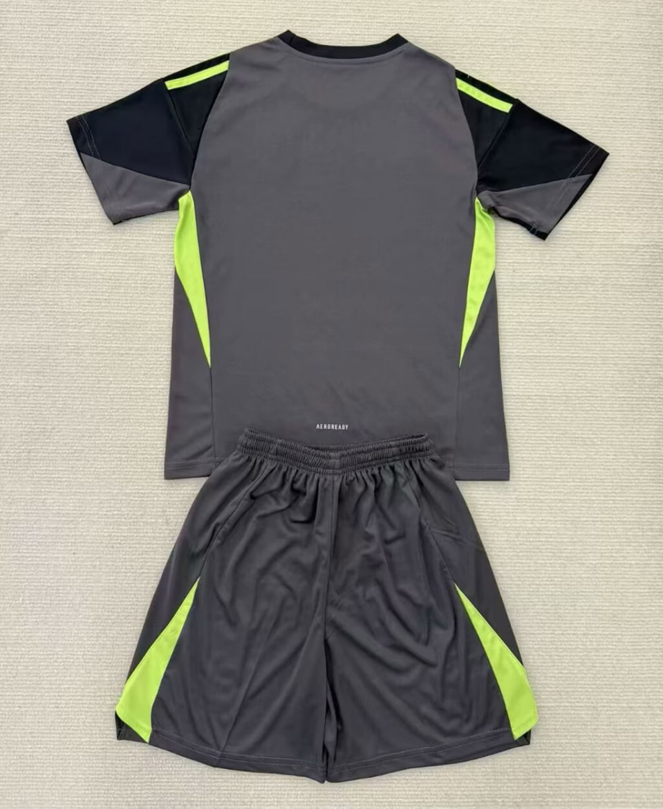 Real Madrid Goalkeeper Kids Suit 25/26